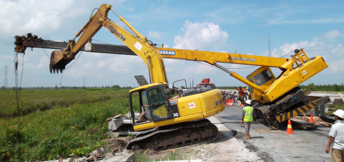 Crane falls and causes an accident